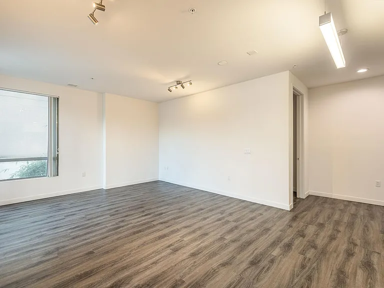 1400 FIG Apartments — Photo 32