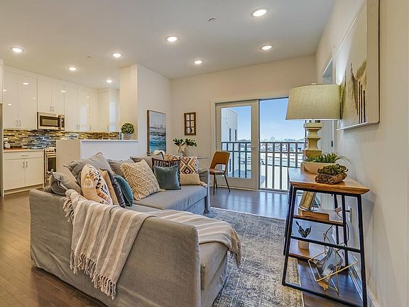 3rd image of 974 Summit Ave #408
