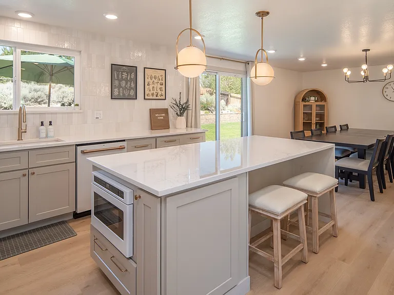12835 Thomas Creek Rd — Photo 2
