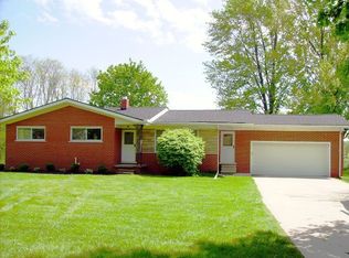 65515 W Eight Mile Rd, South Lyon, MI 48178