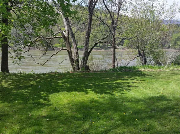 151 Silver Maple Ln, Tunkhannock, PA 18657