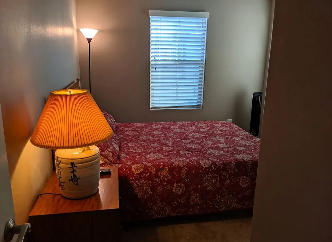 3 bed, 2.5 bath, 1941 sqft, $700 — Photo 1