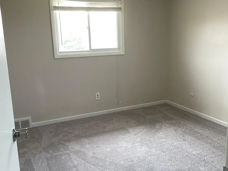 470 Carmen Rd #8 — Photo 7
