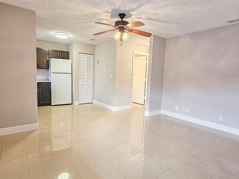 416 Lakeside Dr #129 — Photo 4