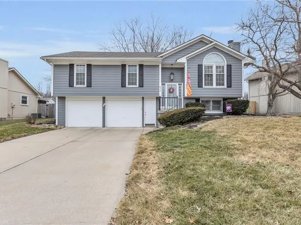 636 NE Bryant Dr, Lees Summit, MO 64086