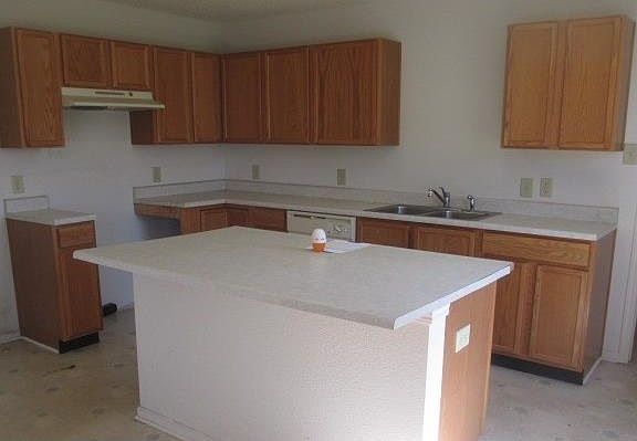 3rd image of 5637 N Littleton Dr