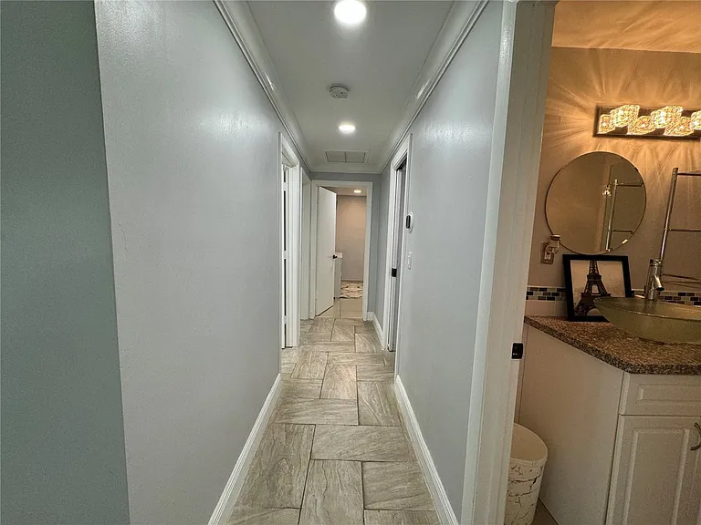 4242 SW 49th Ct — Photo 5