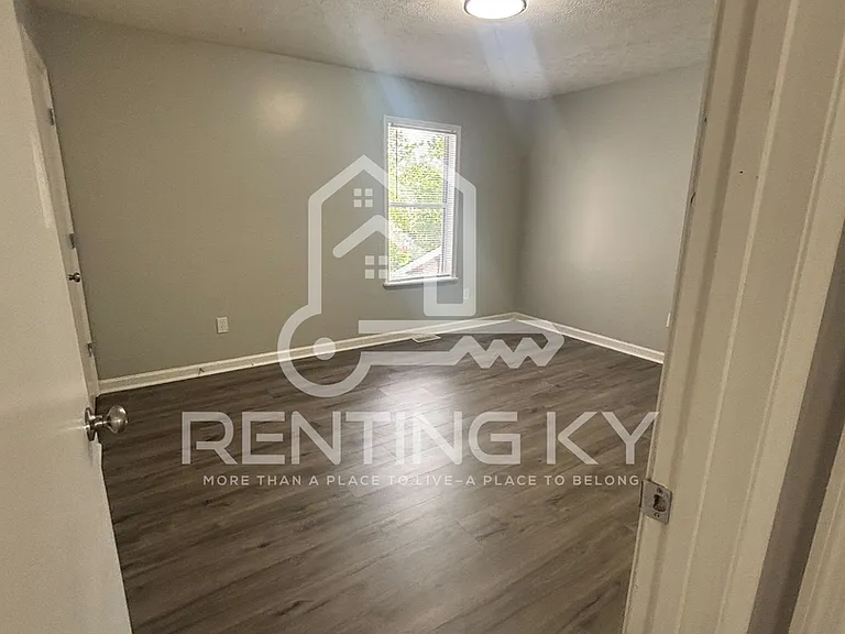 215 Peachtree Rd — Photo 13