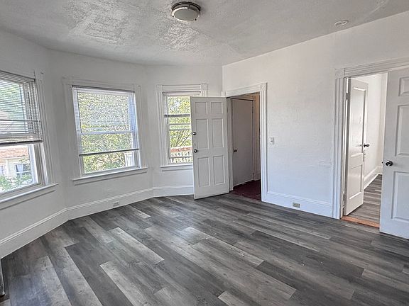 5th image of 43 Farragut Ave Floor 3