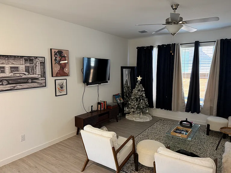 3712 Daisy Hollow Loop — Photo 4