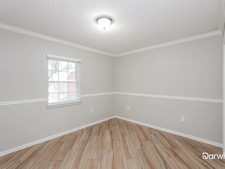 2120 Creekbend Dr — Photo 9
