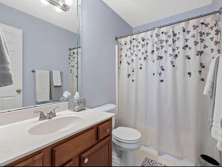 400 Amberley Dr — Photo 8