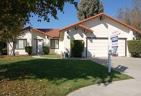 1st image of 221 Bender Cir