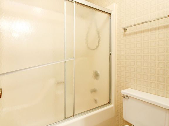 3rd image of 1812 Sunrise Dr #B