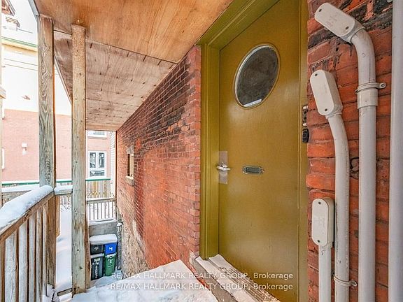 4th image of 121 Osgoode St