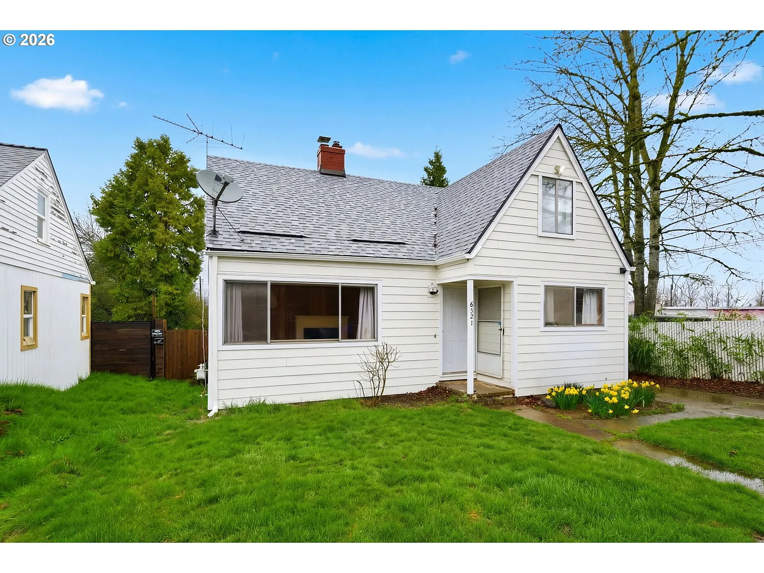 6321 NE Simpson St photo 1