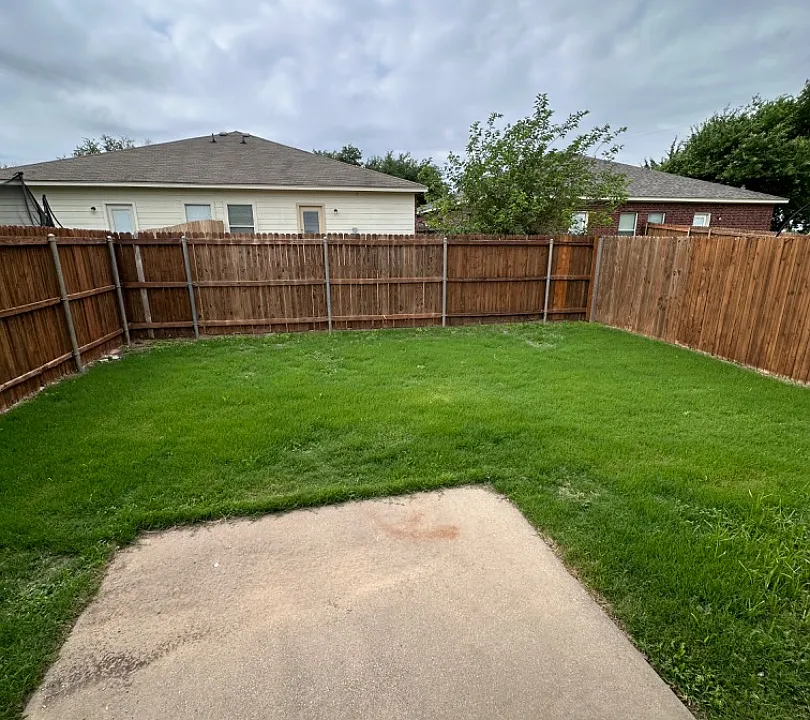 990 W Sierra Vista Ct