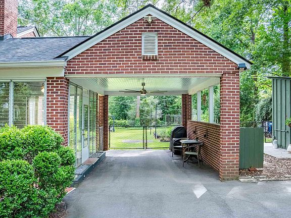 3rd image of 204 Summerlea Dr