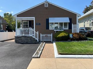 142 Enfield Ave, Providence, RI 02908