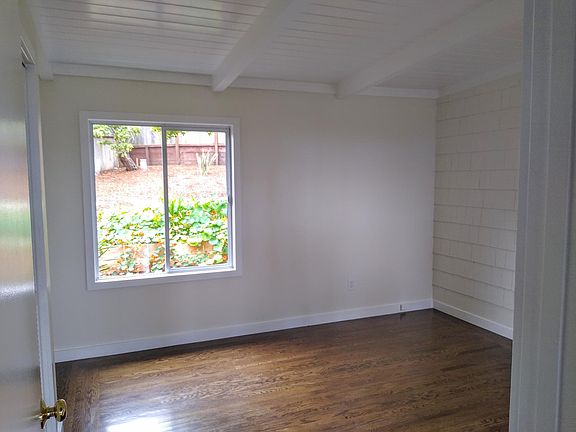 4th image of 400 Carmel Ave