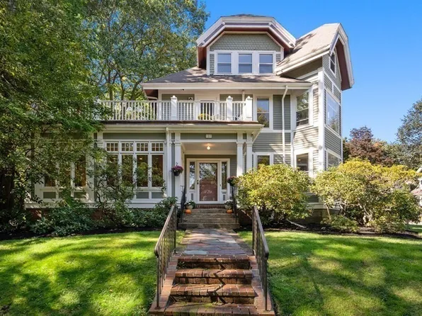 131 Lake Ave, Newton, MA 02459