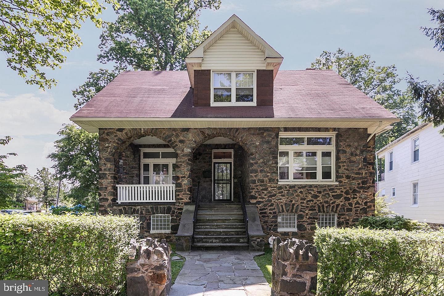 3205 Howard Park Ave