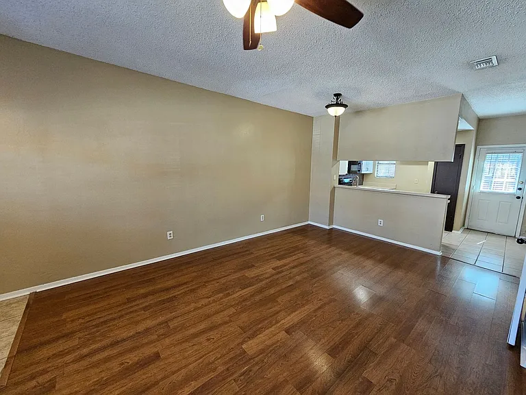 202 Samuel Blvd #3C — Photo 6