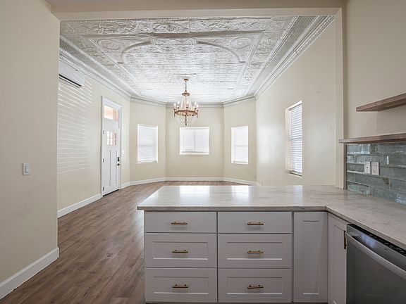 3rd image of 306 Hazeldine Ave SW #3