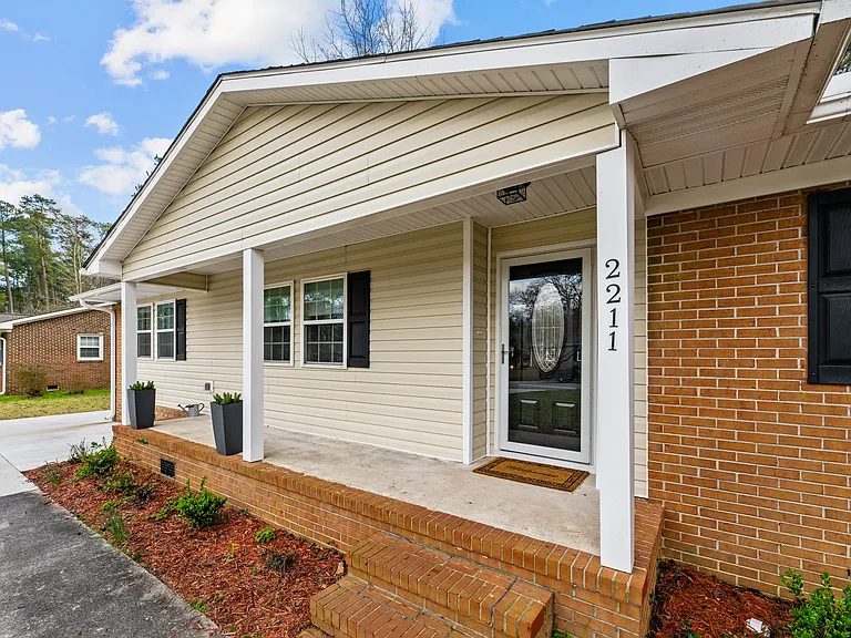 2211 Steeple Chase Dr — Photo 2
