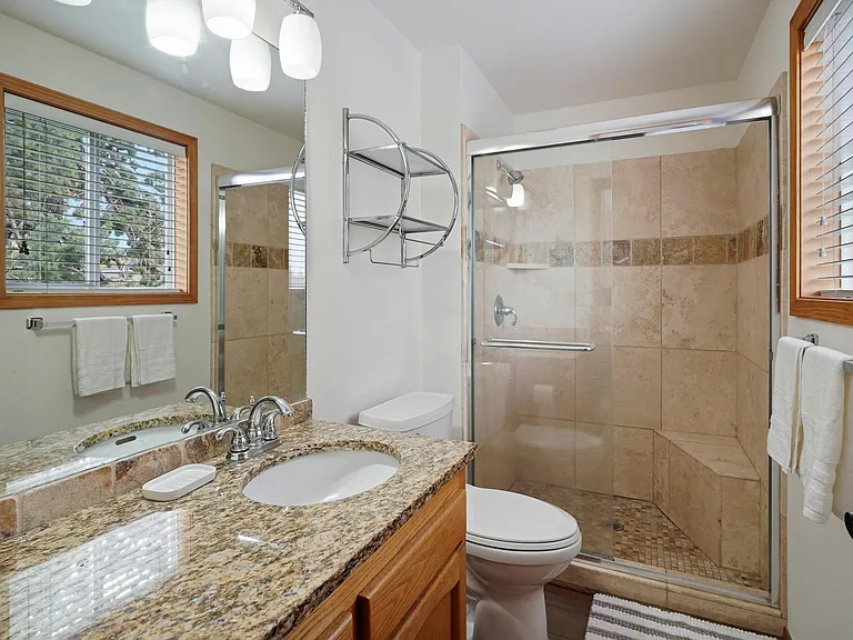 2351 NE Shadow Brook Pl — Photo 18
