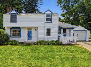 35 Franconia Dr, Cranston, RI 02920