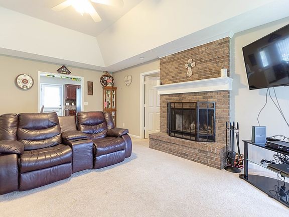 4th image of 165 Lee Road 2051
