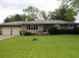 7902 N Radnor Rd, Peoria, IL 61615