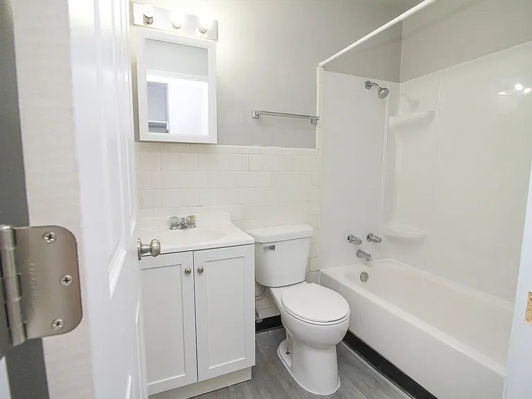 **Limited Time Special! Up to 3 Months Free Rent — Photo 5