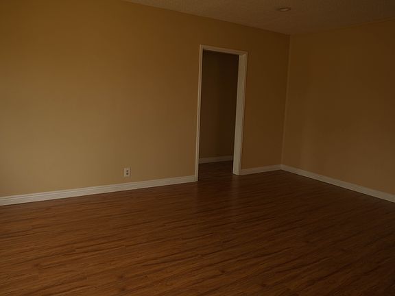 4th image of 1240 E Verness St