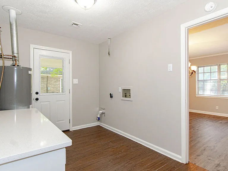 4228 Johnstown Dr — Photo 6