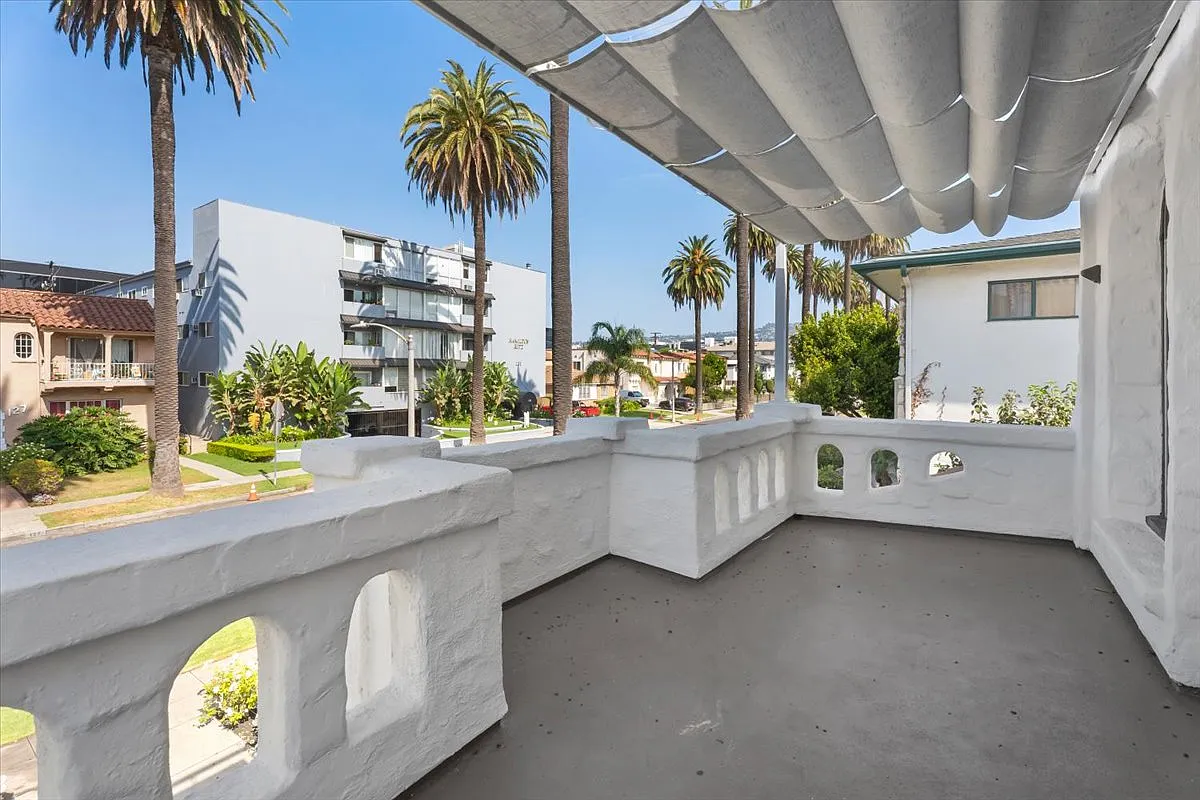 2 bed, 1.5 bath, 1300 sqft, $4,595 — Photo 4