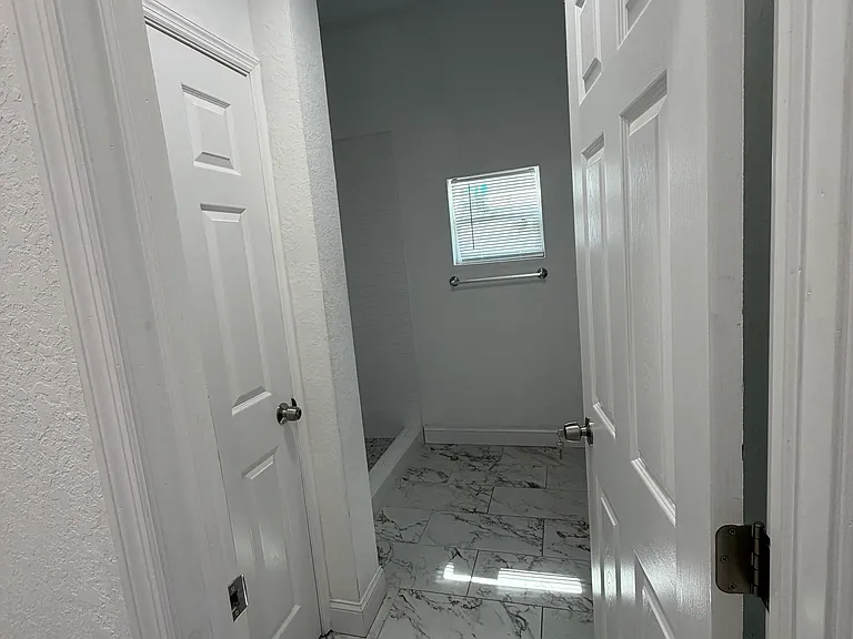 2311 W Beach St — Photo 8