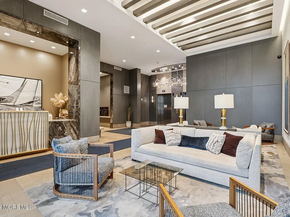 20 Melrose Ter #501
