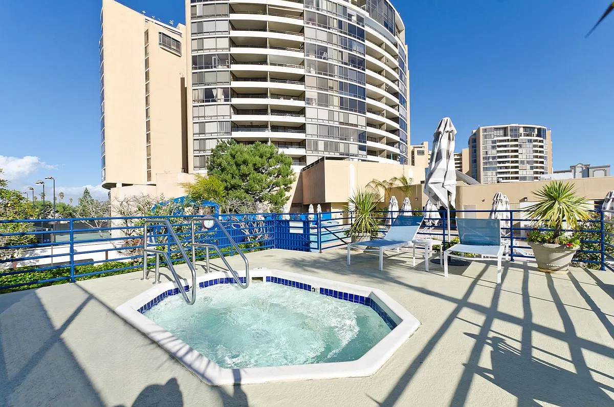 4316 Marina City Dr — Photo 2
