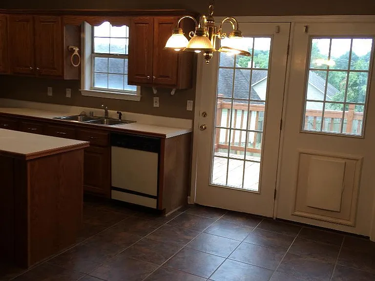 3613 Savannah Cir — Photo 8