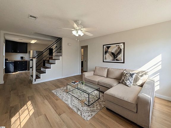 3rd image of 307 Jamestown Rd