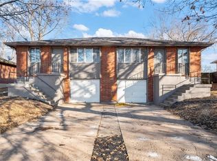 1024 & 1026 SW Kingscross Rd, Blue Springs, MO 64014