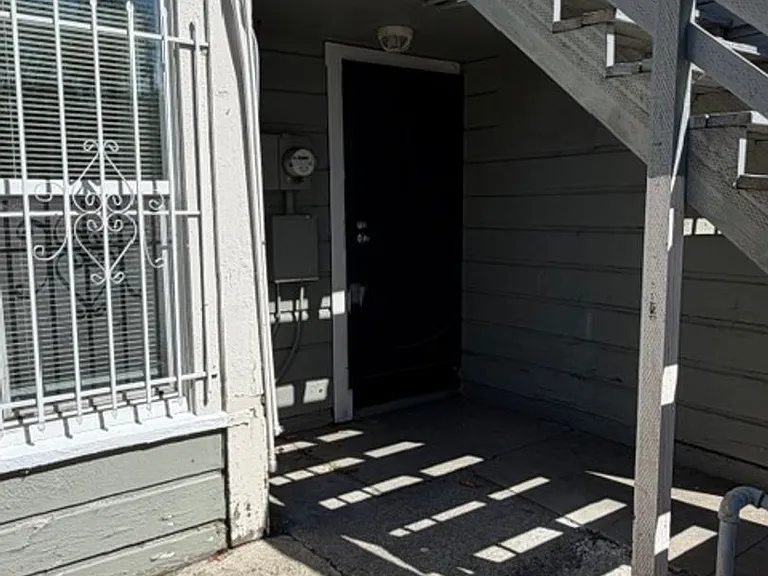 1115 Willow St — Photo 2
