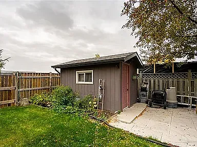 135 Cassin Cres — Photo 21