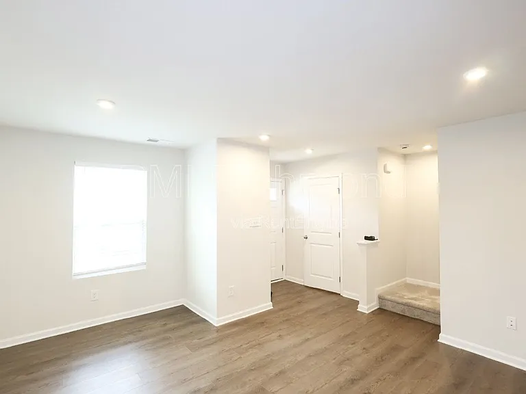 1240 Canterbury Ridge Rd — Photo 6