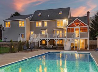 9 Strawberry Ln, Stratham, NH 03885