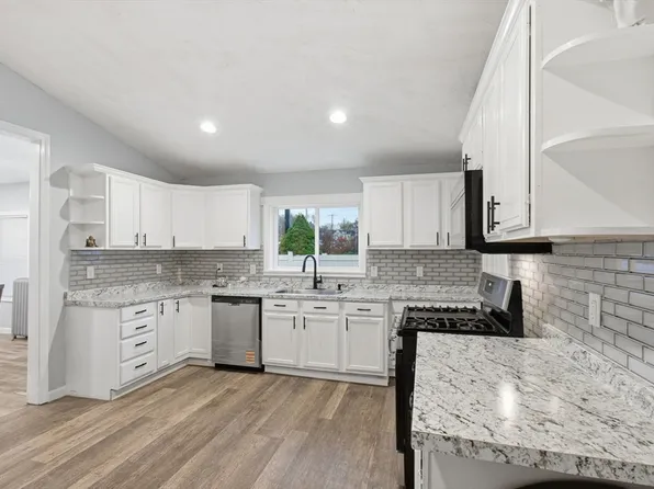 53 James St, Worcester, MA 01603