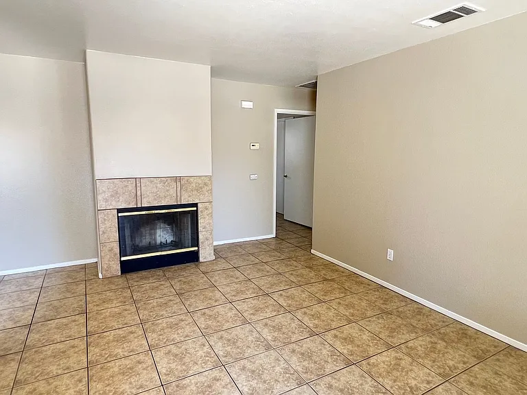 1320 Reddick Ln — Photo 5