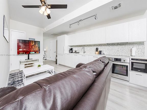 4th image of 501 NE 31st St Unit 3507